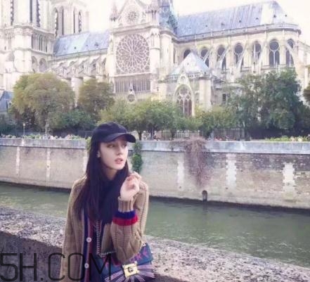 毛衣外套怎么搭配？毛衣外套里面配什么？