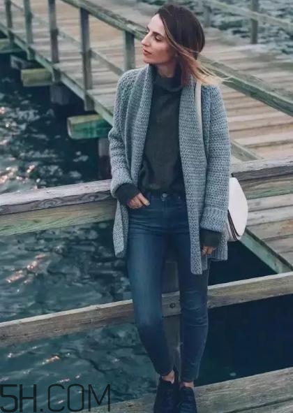 毛衣外套怎么搭配？毛衣外套里面配什么？