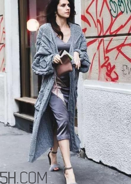 毛衣外套怎么搭配？毛衣外套里面配什么？