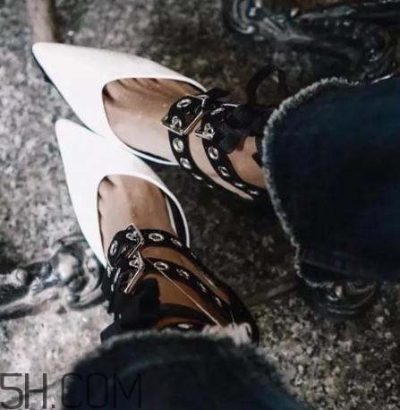 尖頭鞋買大了怎么辦？尖頭鞋不跟腳怎么辦？