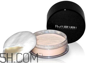 女生怎樣學(xué)會(huì)快速化妝？新手化妝需要的基本用品