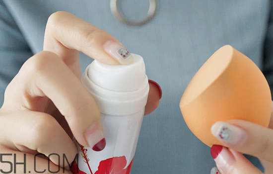 秋冬適合什么妝容？怎樣涂口紅好看？