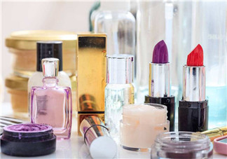 2017年秋冬流行什么妝容？怎樣涂口紅好看？