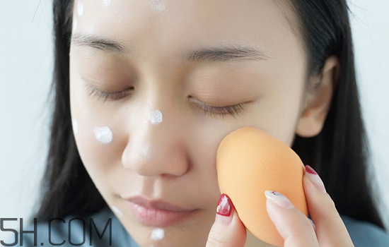 秋冬適合什么妝容？怎樣涂口紅好看？