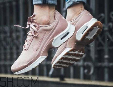 運動鞋勒腳怎么辦？運動鞋壓腳背怎么處理？