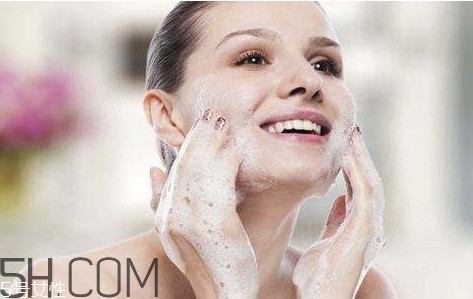 點(diǎn)痣后多久能洗臉？點(diǎn)痣后能吃醬油嗎