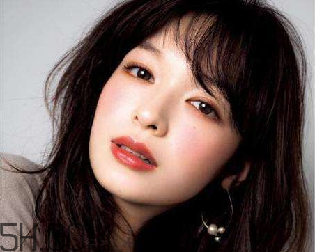 酒紅色眼妝配什么口紅 秋冬酒紅色眼妝怎么畫 酒紅色眼妝配什么口紅 秋冬酒紅色眼妝怎么畫