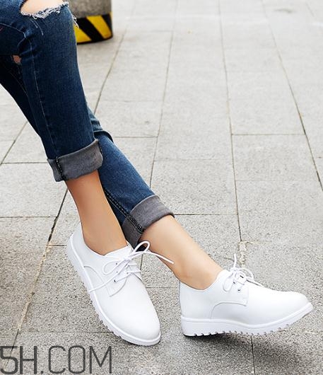 白色皮鞋染上顏色怎么辦？白色皮鞋染色怎么清洗？