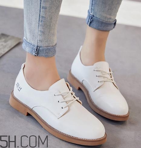 白色皮鞋染上顏色怎么辦？白色皮鞋染色怎么清洗？