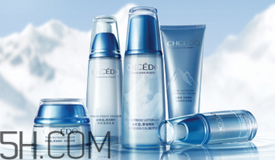 自然堂和歐萊雅哪個(gè)好？歐萊雅適合什么年齡的人用？