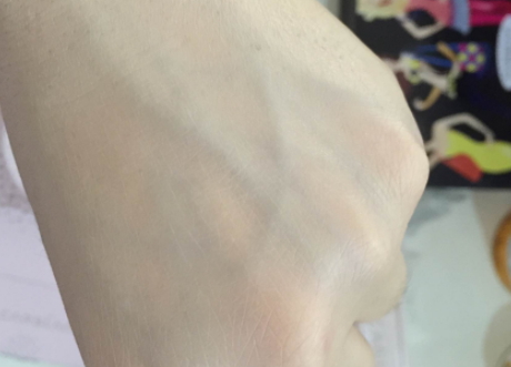 卡姿蘭氣墊cc和瑪麗黛佳哪個(gè)好？對(duì)比