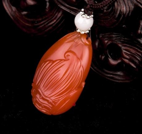 南紅瑪瑙會(huì)越戴越紅嗎？南紅瑪瑙會(huì)越戴越亮嗎？