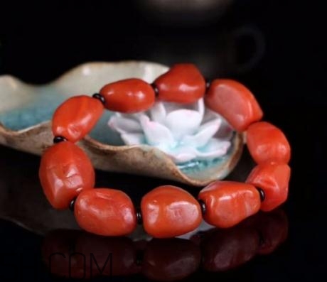 南紅瑪瑙會(huì)越戴越紅嗎？南紅瑪瑙會(huì)越戴越亮嗎？