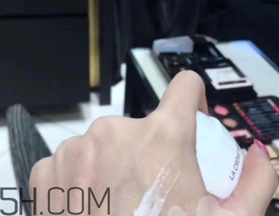 香奈兒la creme main護手霜怎么用？香奈兒鵝卵石護手霜評測