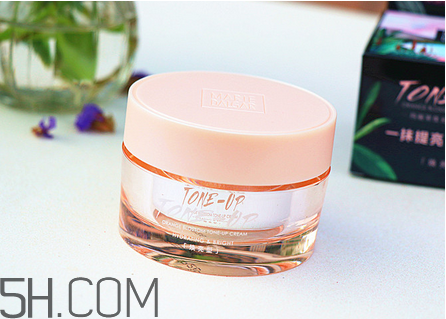 謎尚和瑪麗黛佳素顏霜哪個好？素顏霜對皮膚傷害大嗎？