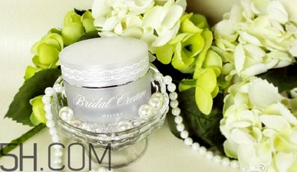 謎尚和瑪麗黛佳素顏霜哪個好？素顏霜對皮膚傷害大嗎？