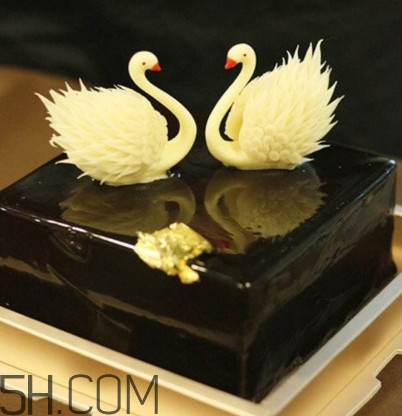 黑天鵝蛋糕為什么這么黑？黑天鵝蛋糕算不算被列入奢侈呢