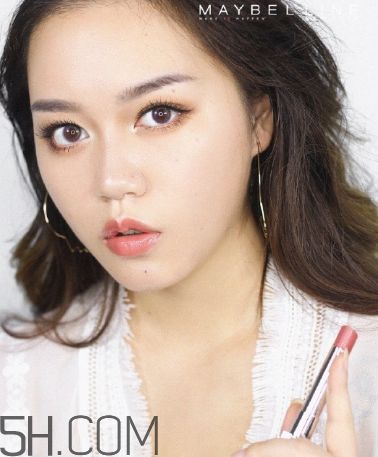 美寶蓮小燈管16號(hào)奶茶色好看嗎？學(xué)生黨口紅什么顏色好看？