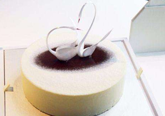 黑天鵝蛋糕是哪里的？黑天鵝蛋糕是好利來的嗎？