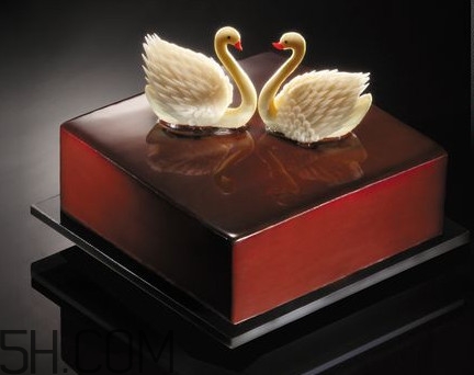 黑天鵝蛋糕大概多少錢？黑天鵝蛋糕為什么那么貴？