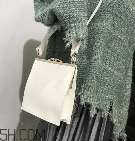 白色包包變黃了怎么辦？白色包包黑了怎么清洗？