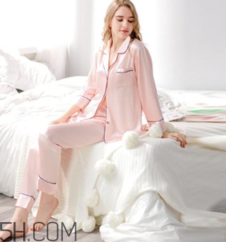 真絲衣服怎么洗不掉色？真絲衣服掉色怎么恢復(fù)？