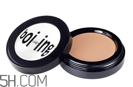 唇部遮瑕膏怎么使用？涂遮瑕膏前可以不用隔離霜嗎？