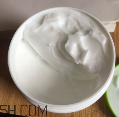 絲塔芙致潤(rùn)保濕霜怎么樣？絲塔芙致潤(rùn)保濕霜好用嗎？