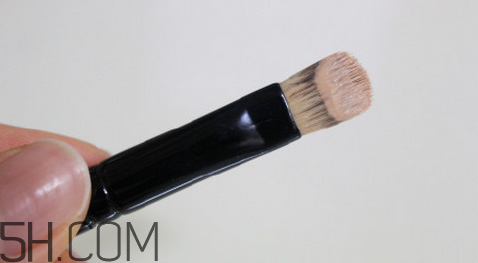 愛茉莉雙色遮瑕膏怎么涂？隔離霜可以當遮瑕膏用嗎？