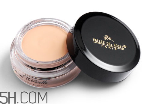 唇部遮瑕膏怎么使用？涂遮瑕膏前可以不用隔離霜嗎？