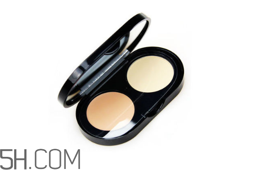 唇部遮瑕膏怎么使用？涂遮瑕膏前可以不用隔離霜嗎？