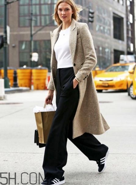 冬天穿闊腿褲配什么鞋子？冬天闊腿褲搭配鞋子圖片