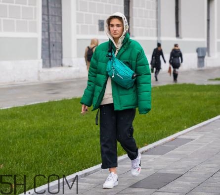 冬天穿闊腿褲配什么鞋子？冬天闊腿褲搭配鞋子圖片