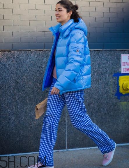 羽絨服搭配闊腿褲好看嗎？羽絨服配闊腿褲圖片