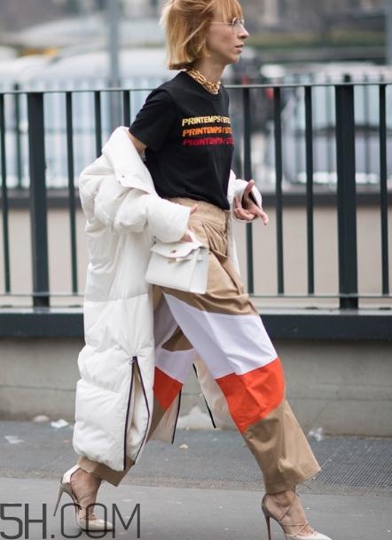 羽絨服搭配闊腿褲好看嗎？羽絨服配闊腿褲圖片