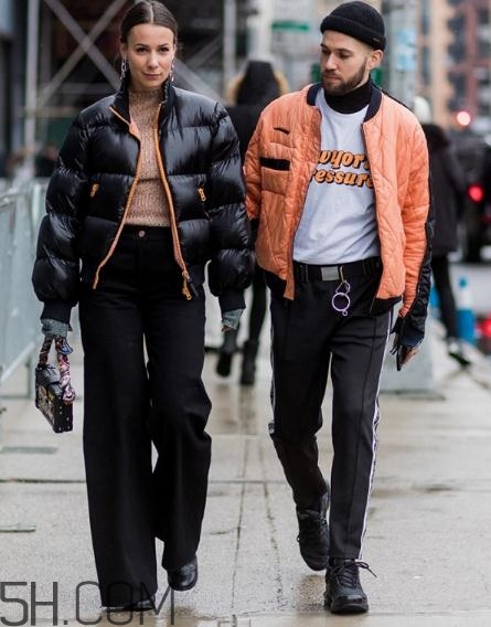 羽絨服搭配闊腿褲好看嗎？羽絨服配闊腿褲圖片