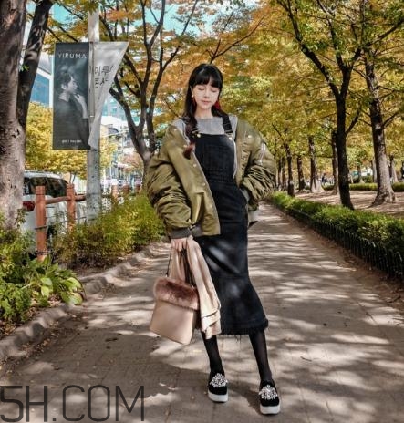 軍綠色羽絨服怎么搭配？軍綠色羽絨服搭配圖片