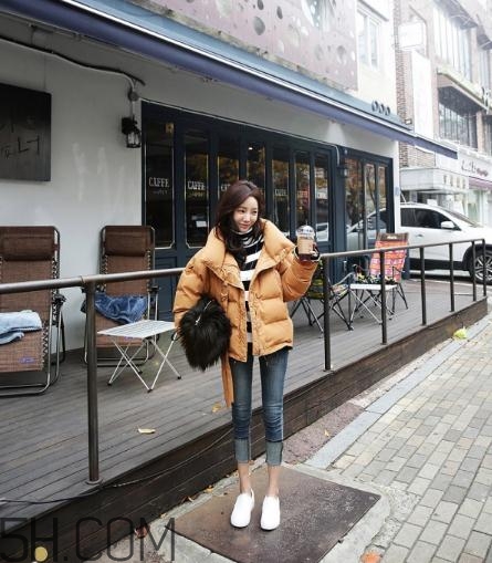 焦糖色羽絨服配什么顏色好看？焦糖色羽絨服搭配圖片