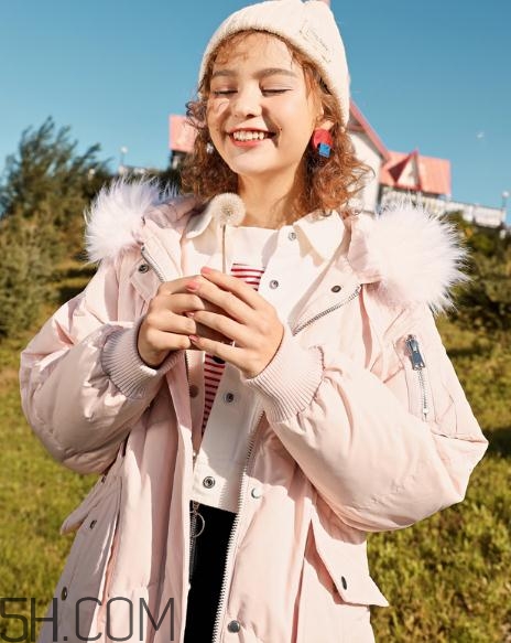 羽絨服買大還是買小？羽絨服買大了怎么辦？