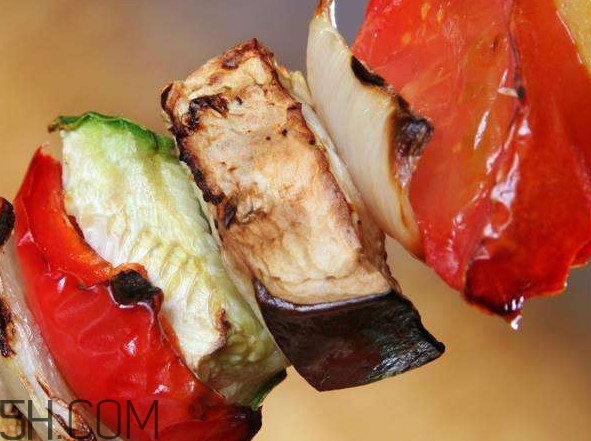 蔬菜烤著吃有營(yíng)養(yǎng)嗎？烤胡蘿卜吃有什么好處