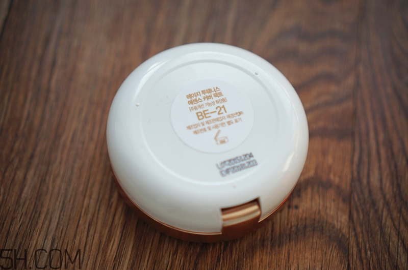 愛(ài)敬氣墊21號(hào)和23號(hào)哪個(gè)好？愛(ài)敬氣墊粉色和白色的區(qū)別？