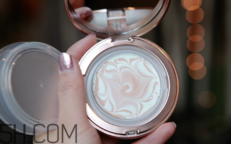 赫拉氣墊和愛敬氣墊哪個好用？氣墊BB霜怎么用？