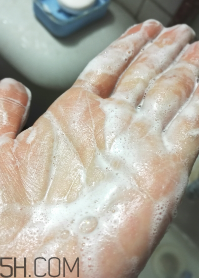 御泥坊洗面奶是皂基嗎？御泥坊洗面奶怎么用？