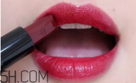 迪奧999和cpb311哪個好看？cpb奢華艷光唇膏價格多少錢？