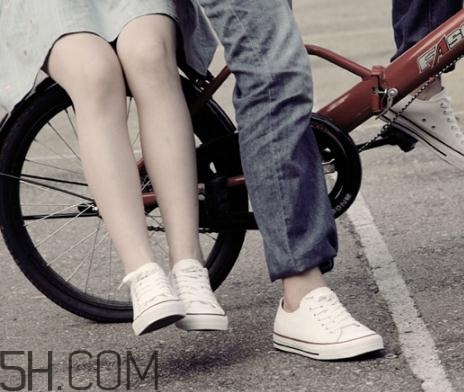 帆布鞋長(zhǎng)霉了怎么處理？帆布鞋發(fā)霉了怎么洗掉？