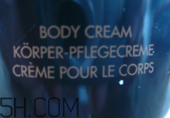 雅芳小黑裙香體乳怎么樣？雅芳小黑裙香體乳好用嗎？