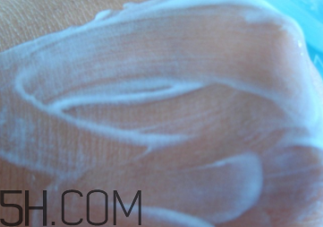 雅芳小黑裙香體乳怎么樣？雅芳小黑裙香體乳好用嗎？