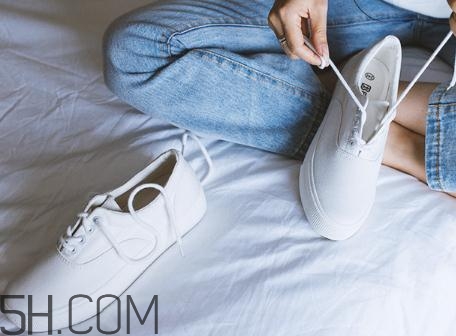 帆布鞋有油怎么清洗？帆布鞋上的油漬怎么去掉？