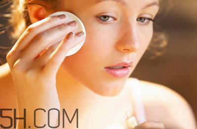 為什么洗臉要用洗面奶？洗面奶的基本使用方法