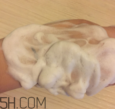 露得清綿密洗面奶怎么樣？露得清綿密洗面奶好用嗎？